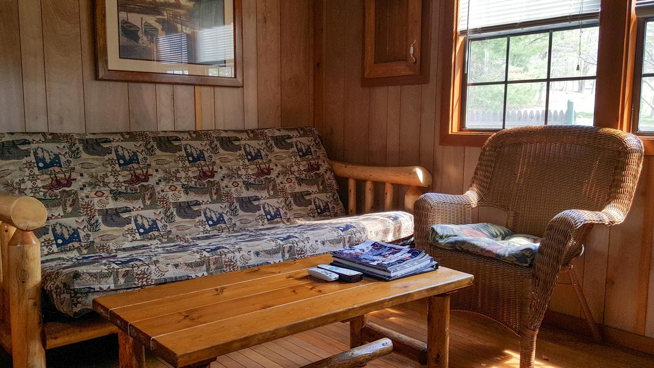 Отель Silver Lake Park Campground & Cabins Belmont Экстерьер фото